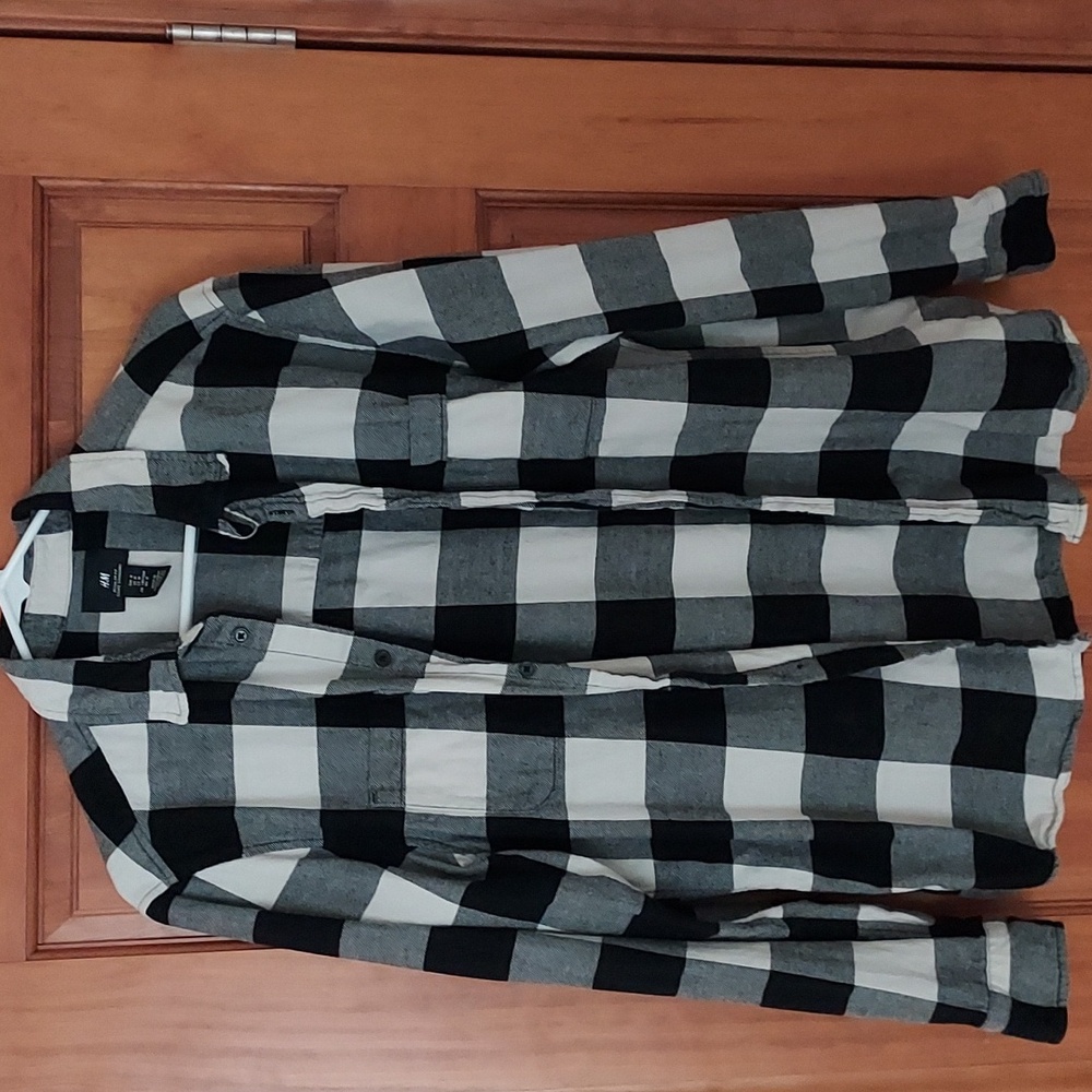 H&M Mens Long Sleeve Medium Plaid Button Up Black White Flannel Shirt